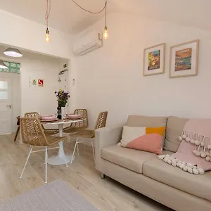 apartment-graca-lisbon-1170-312.hotels-lisbon-portugal.com/